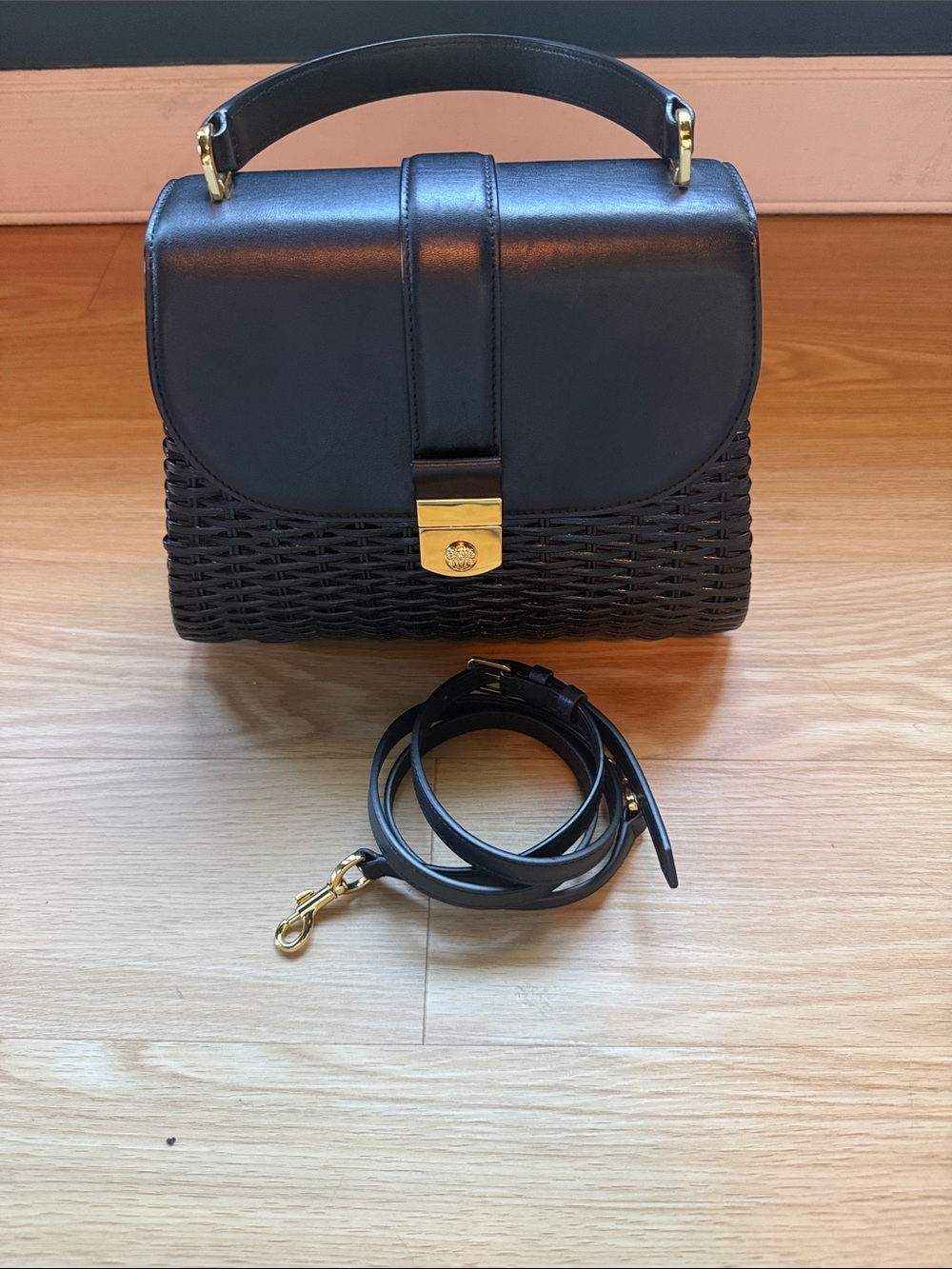 Veronica Beard black rattan and leather top handle w/ removable crossbody bag - Picture 7 of 8